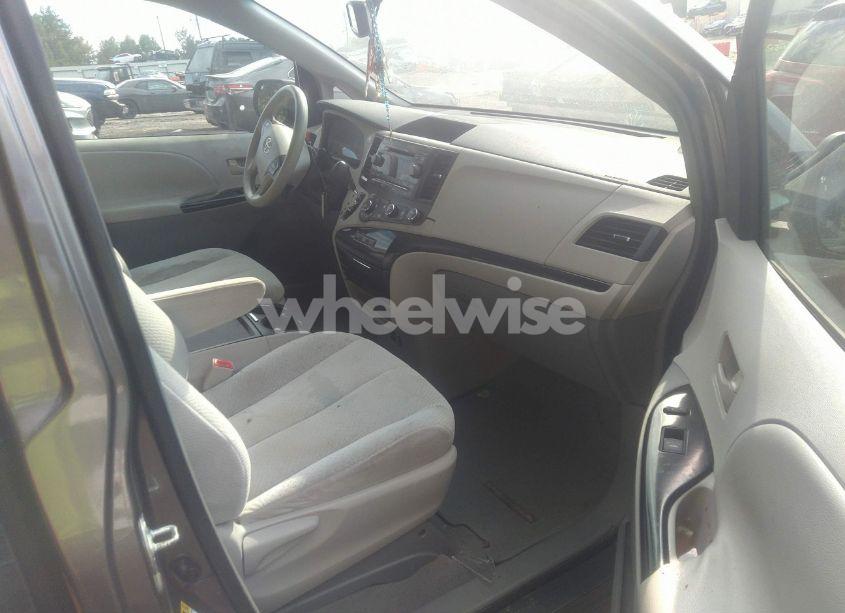 Photo 5 of 2011 Toyota Sienna LE V6 (VIN 5TDKK3DC5BS042852)