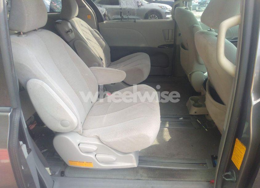 Photo 8 of 2011 Toyota Sienna LE V6 (VIN 5TDKK3DC5BS042852)