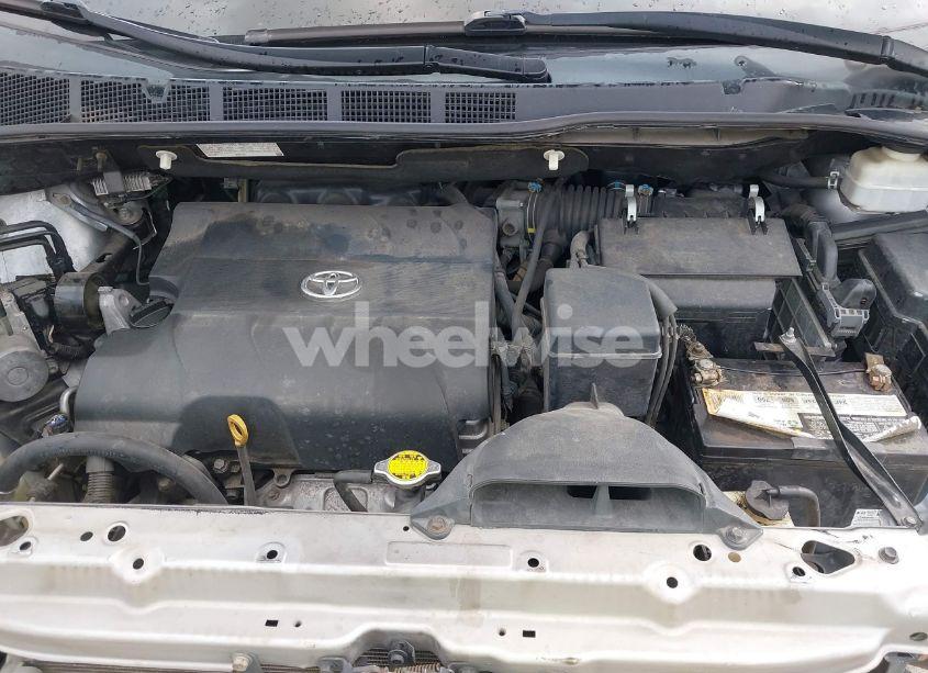 Photo 10 of 2011 Toyota Sienna LE V6 (VIN 5TDKK3DC5BS117646)