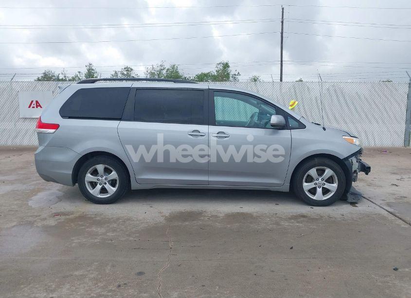 Photo 14 of 2011 Toyota Sienna LE V6 (VIN 5TDKK3DC5BS117646)