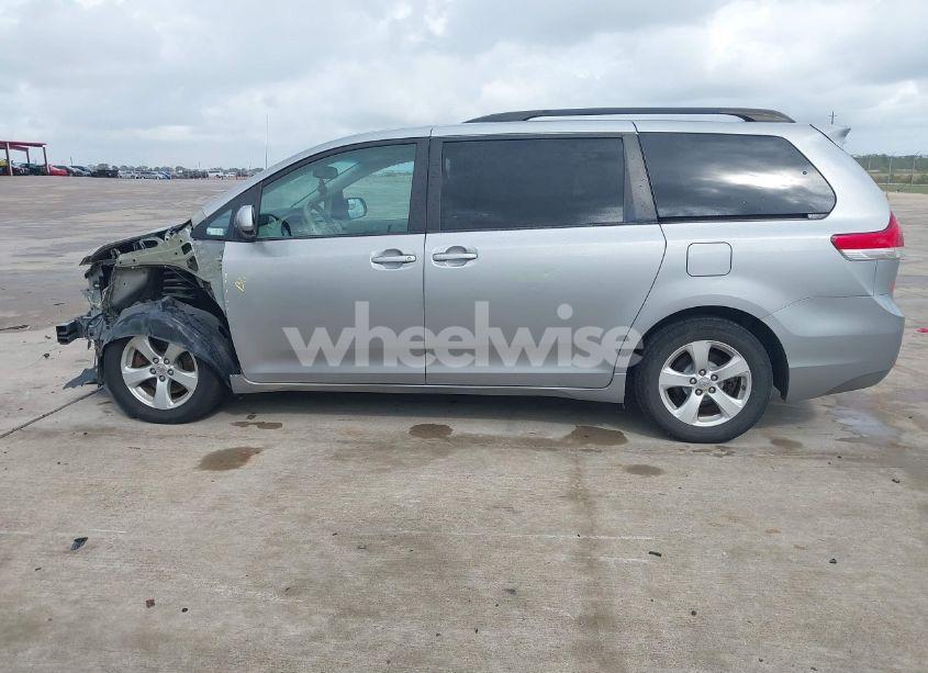 Photo 15 of 2011 Toyota Sienna LE V6 (VIN 5TDKK3DC5BS117646)