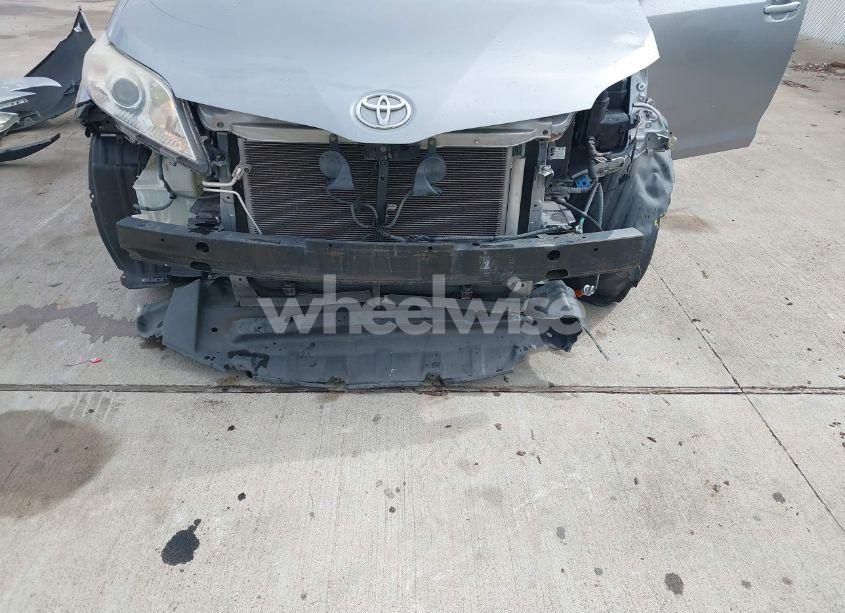 Photo 6 of 2011 Toyota Sienna LE V6 (VIN 5TDKK3DC5BS117646)