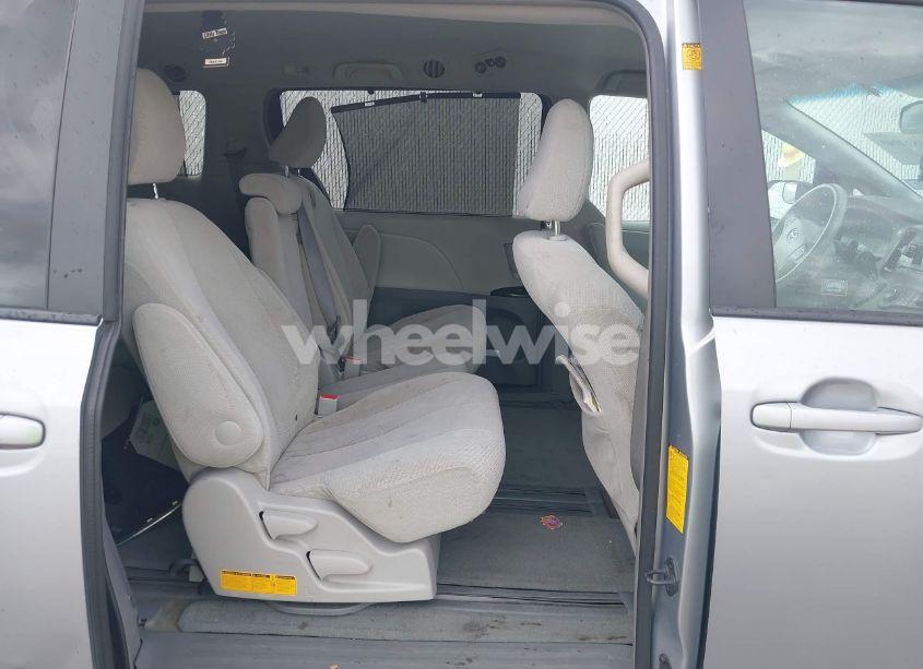 Photo 8 of 2011 Toyota Sienna LE V6 (VIN 5TDKK3DC5BS117646)