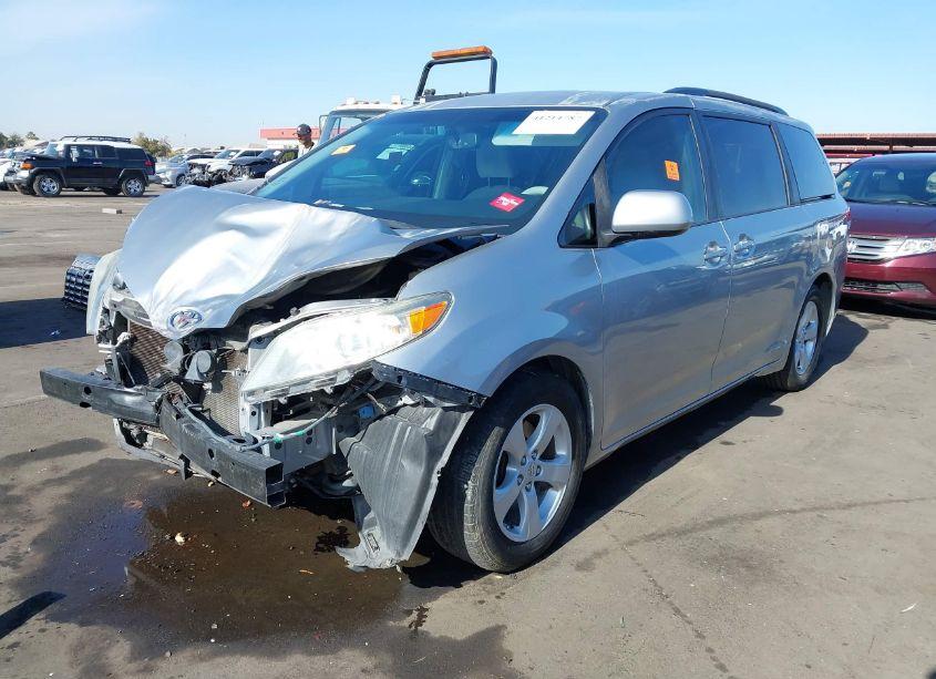 Photo 2 of 2011 Toyota Sienna LE V6 (VIN 5TDKK3DC5BS164966)