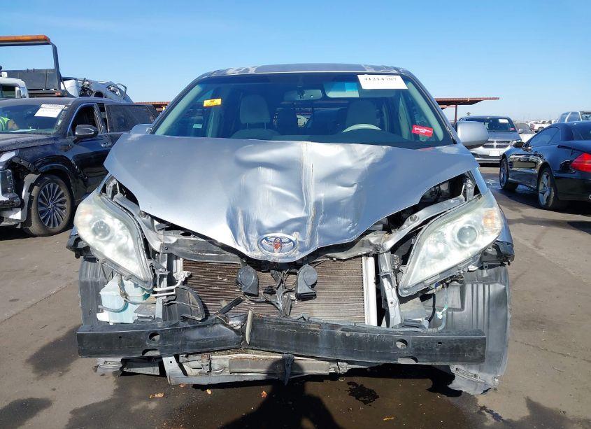 Photo 6 of 2011 Toyota Sienna LE V6 (VIN 5TDKK3DC5BS164966)