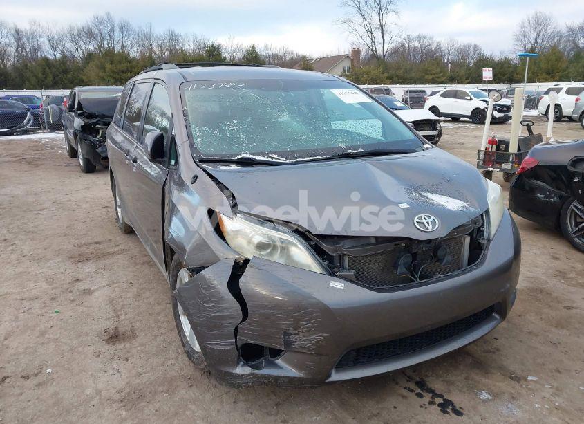2012 Toyota Sienna LE V6 8 PASSENGER (VIN 5TDKK3DC5CS184085) main photo