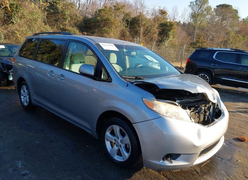 2012 Toyota Sienna LE V6 8 PASSENGER (VIN 5TDKK3DC5CS200317) main photo