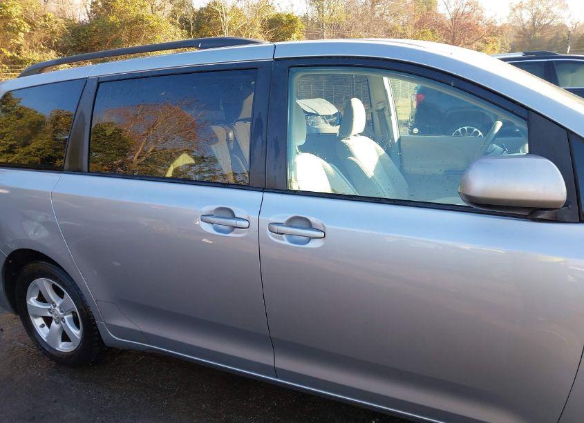 Photo 13 of 2012 Toyota Sienna LE V6 8 PASSENGER (VIN 5TDKK3DC5CS200317)