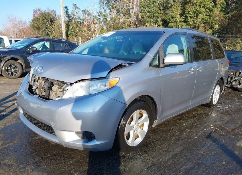 Photo 2 of 2012 Toyota Sienna LE V6 8 PASSENGER (VIN 5TDKK3DC5CS200317)