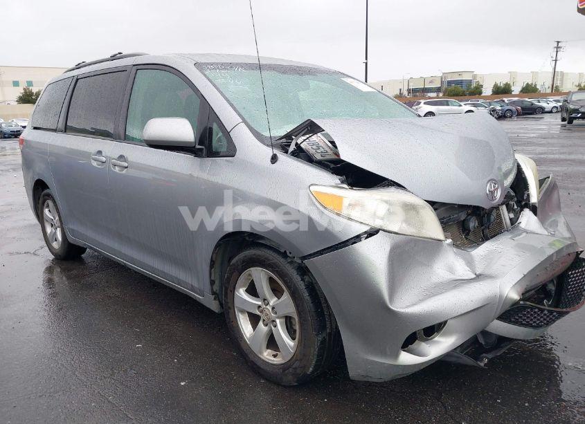 2012 Toyota Sienna LE V6 8 PASSENGER (VIN 5TDKK3DC5CS202133) main photo