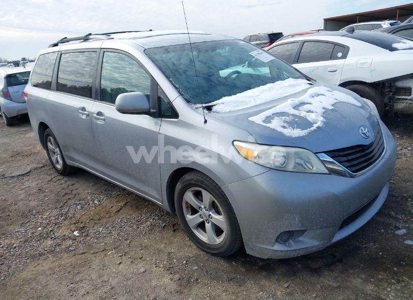 2012 Toyota Sienna LE V6 8 PASSENGER (VIN 5TDKK3DC5CS203668) main photo