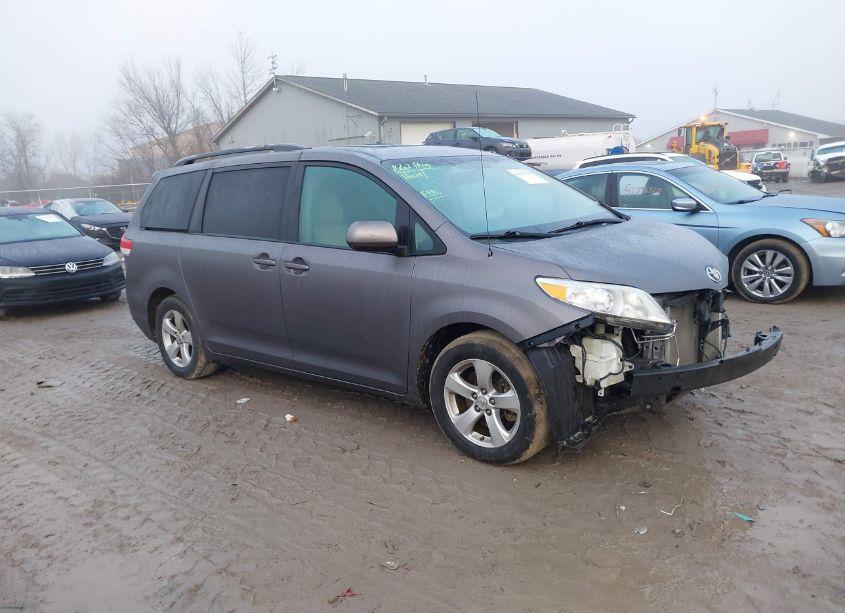 2013 Toyota Sienna LE V6 8 PASSENGER (VIN 5TDKK3DC5DS282342) main photo