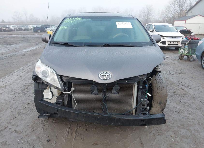 Photo 13 of 2013 Toyota Sienna LE V6 8 PASSENGER (VIN 5TDKK3DC5DS282342)