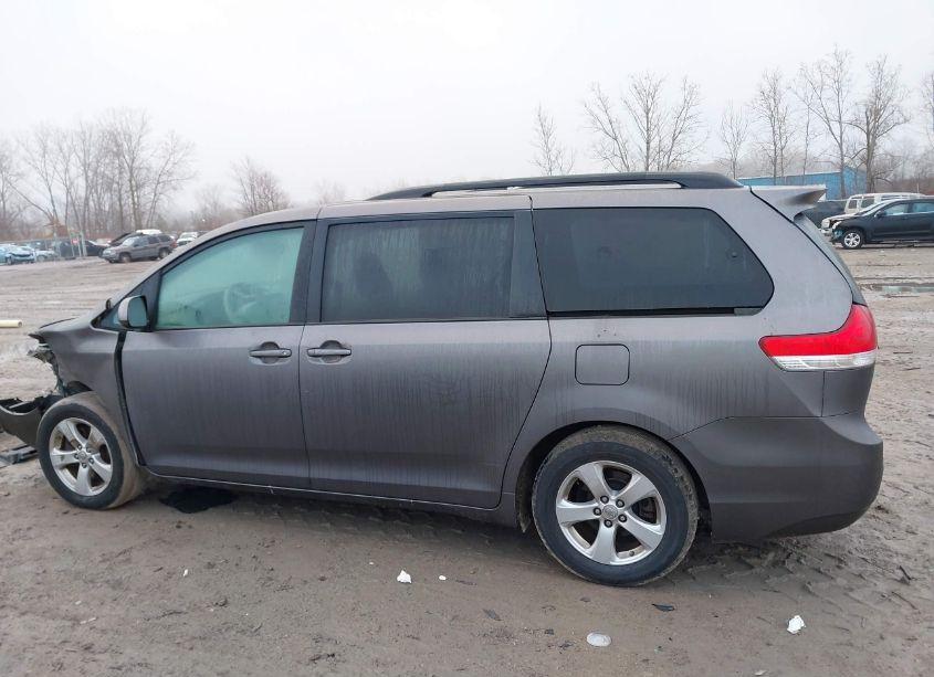 Photo 15 of 2013 Toyota Sienna LE V6 8 PASSENGER (VIN 5TDKK3DC5DS282342)