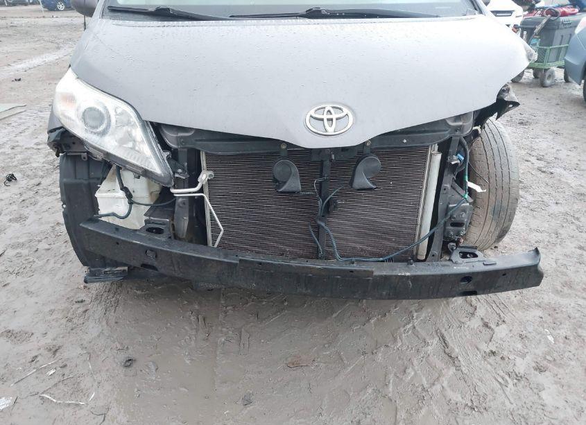Photo 6 of 2013 Toyota Sienna LE V6 8 PASSENGER (VIN 5TDKK3DC5DS282342)