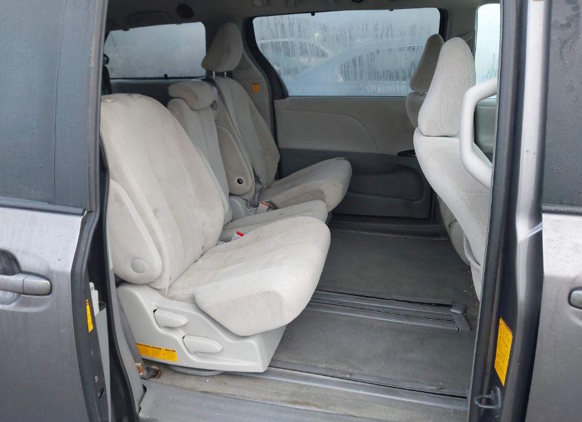 Photo 8 of 2013 Toyota Sienna LE V6 8 PASSENGER (VIN 5TDKK3DC5DS282342)