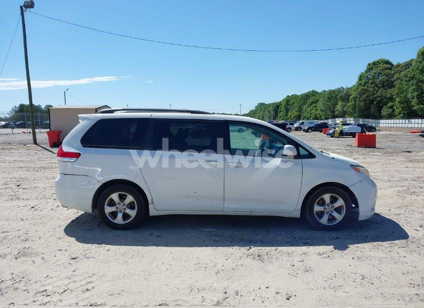 Photo 13 of 2013 Toyota Sienna LE V6 8 PASSENGER (VIN 5TDKK3DC5DS352079)