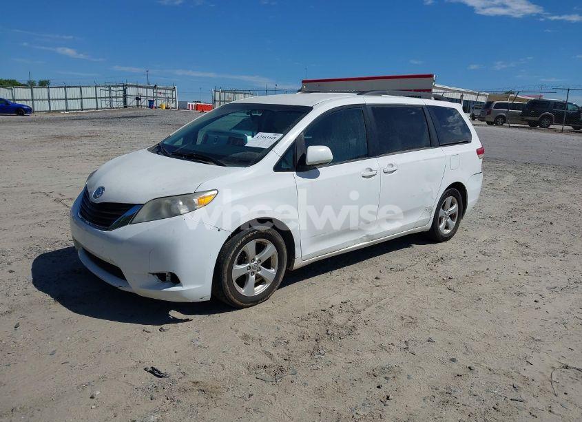 Photo 2 of 2013 Toyota Sienna LE V6 8 PASSENGER (VIN 5TDKK3DC5DS352079)