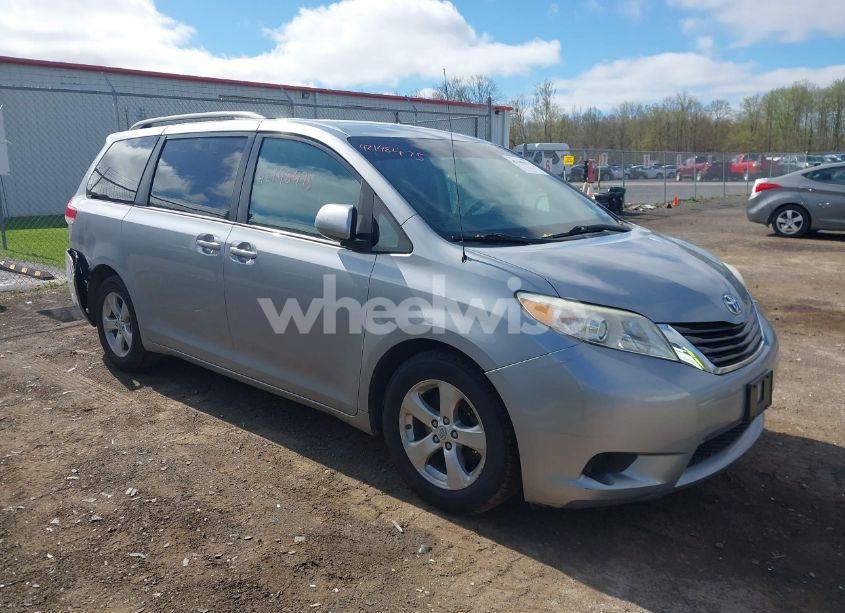 2013 Toyota Sienna LE V6 8 PASSENGER (VIN 5TDKK3DC5DS353927) main photo
