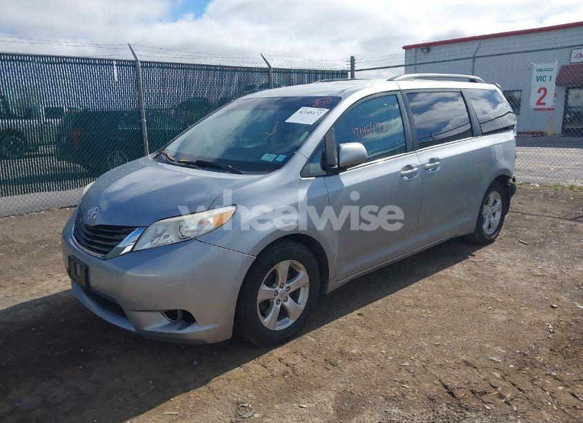 Photo 2 of 2013 Toyota Sienna LE V6 8 PASSENGER (VIN 5TDKK3DC5DS353927)