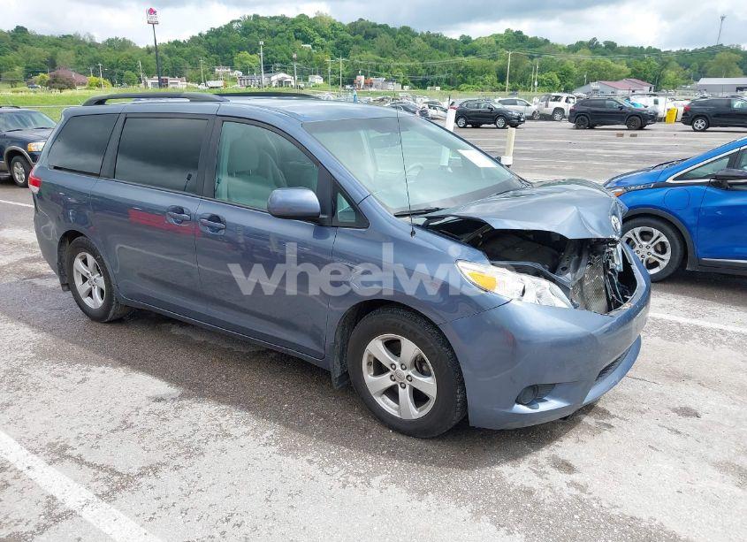 2013 Toyota Sienna LE V6 8 PASSENGER (VIN 5TDKK3DC5DS378455) main photo