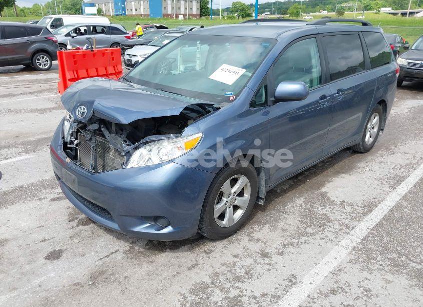 Photo 2 of 2013 Toyota Sienna LE V6 8 PASSENGER (VIN 5TDKK3DC5DS378455)