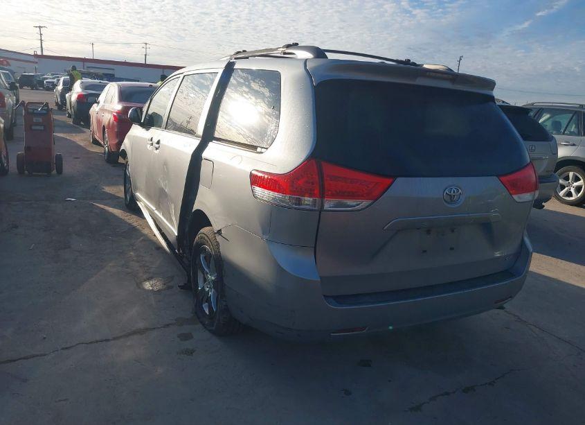 Photo 3 of 2013 Toyota Sienna LE V6 8 PASSENGER (VIN 5TDKK3DC5DS383445)