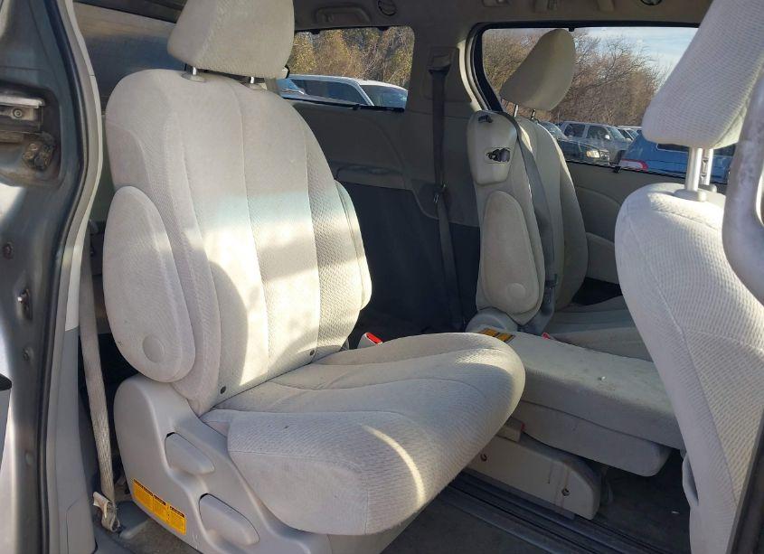 Photo 8 of 2013 Toyota Sienna LE V6 8 PASSENGER (VIN 5TDKK3DC5DS383445)