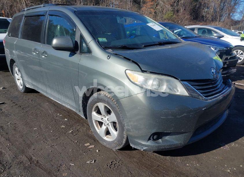 2013 Toyota Sienna LE V6 8 PASSENGER (VIN 5TDKK3DC5DS402589) main photo