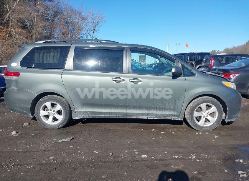 Photo 13 of 2013 Toyota Sienna LE V6 8 PASSENGER (VIN 5TDKK3DC5DS402589)