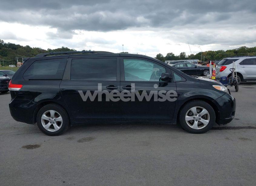 Photo 13 of 2014 Toyota Sienna LE V6 8 PASSENGER (VIN 5TDKK3DC5ES413397)