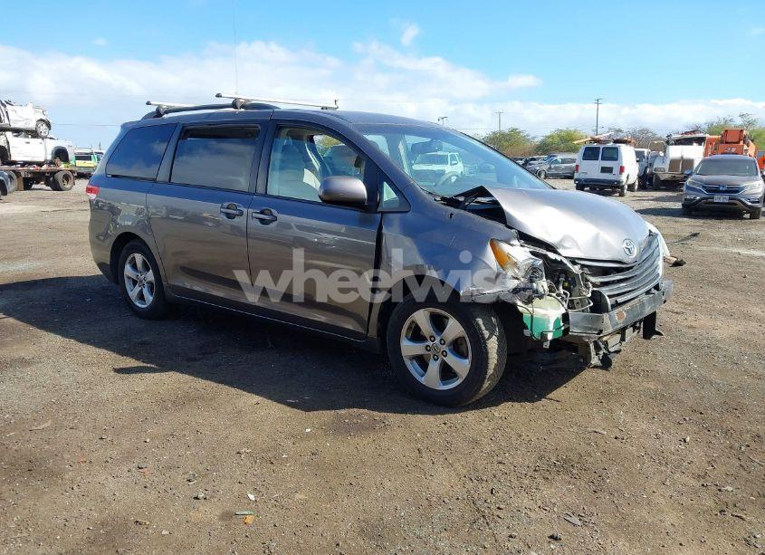 2014 Toyota Sienna LE V6 7 PASSENGER AUTO ACCESS SEAT/LE V6 7 PASSENGER MOBILITY/LE V6 8 PASSENGER (VIN 5TDKK3DC5ES445105) main photo