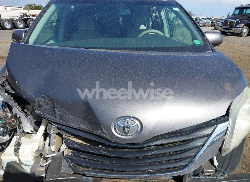 Photo 10 of 2014 Toyota Sienna LE V6 7 PASSENGER AUTO ACCESS SEAT/LE V6 7 PASSENGER MOBILITY/LE V6 8 PASSENGER (VIN 5TDKK3DC5ES445105)