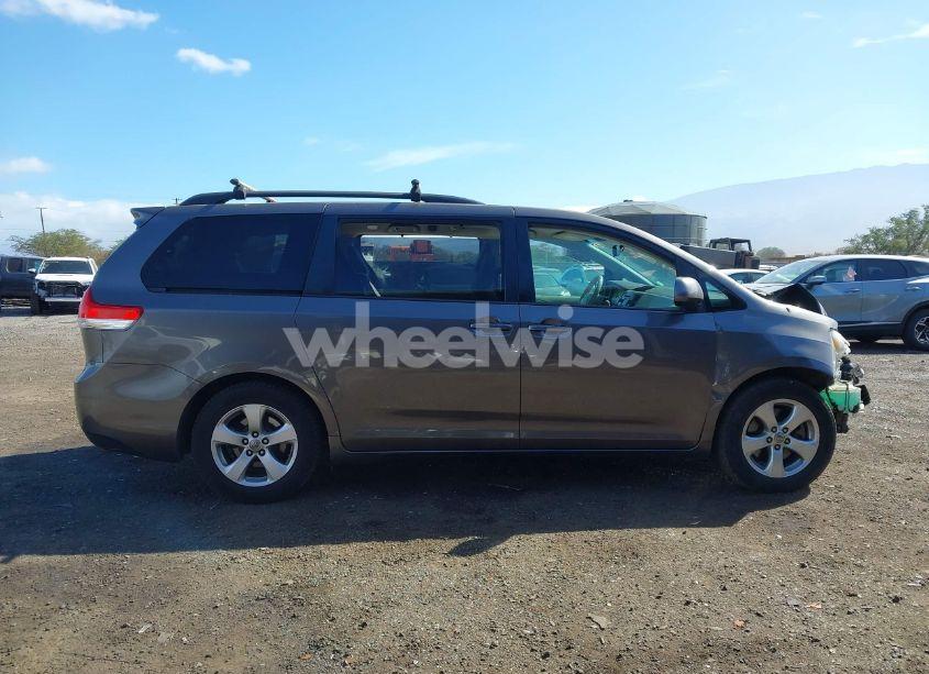 Photo 14 of 2014 Toyota Sienna LE V6 7 PASSENGER AUTO ACCESS SEAT/LE V6 7 PASSENGER MOBILITY/LE V6 8 PASSENGER (VIN 5TDKK3DC5ES445105)