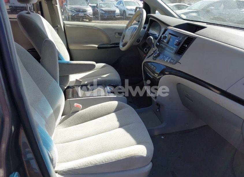 Photo 5 of 2014 Toyota Sienna LE V6 7 PASSENGER AUTO ACCESS SEAT/LE V6 7 PASSENGER MOBILITY/LE V6 8 PASSENGER (VIN 5TDKK3DC5ES445105)
