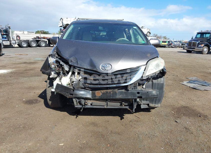 Photo 6 of 2014 Toyota Sienna LE V6 7 PASSENGER AUTO ACCESS SEAT/LE V6 7 PASSENGER MOBILITY/LE V6 8 PASSENGER (VIN 5TDKK3DC5ES445105)