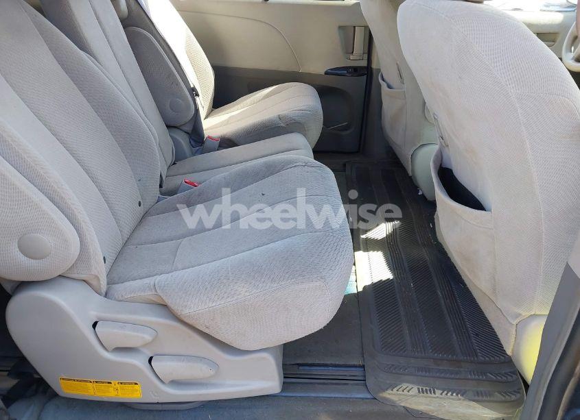 Photo 8 of 2014 Toyota Sienna LE V6 7 PASSENGER AUTO ACCESS SEAT/LE V6 7 PASSENGER MOBILITY/LE V6 8 PASSENGER (VIN 5TDKK3DC5ES445105)