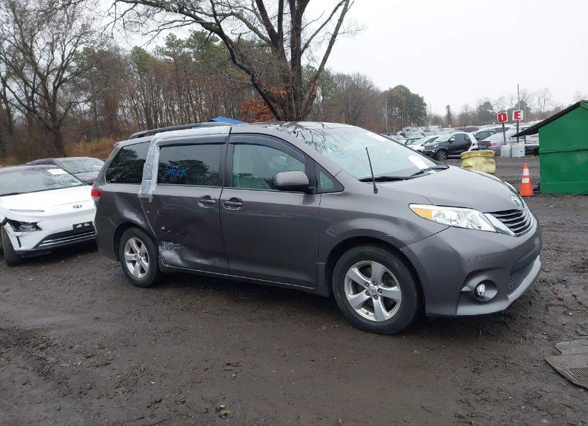 2014 Toyota Sienna LE V6 8 PASSENGER (VIN 5TDKK3DC5ES465323) main photo