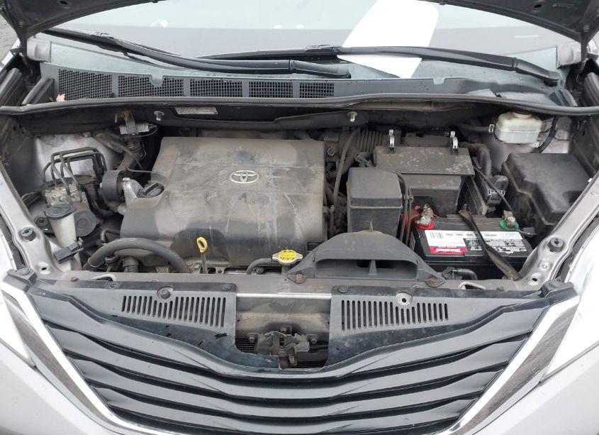 Photo 10 of 2014 Toyota Sienna LE V6 8 PASSENGER (VIN 5TDKK3DC5ES465323)