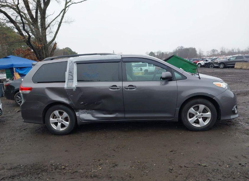 Photo 13 of 2014 Toyota Sienna LE V6 8 PASSENGER (VIN 5TDKK3DC5ES465323)