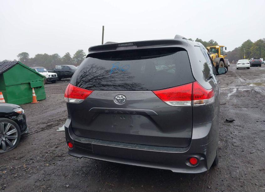 Photo 16 of 2014 Toyota Sienna LE V6 8 PASSENGER (VIN 5TDKK3DC5ES465323)
