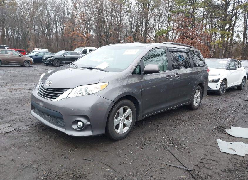 Photo 2 of 2014 Toyota Sienna LE V6 8 PASSENGER (VIN 5TDKK3DC5ES465323)