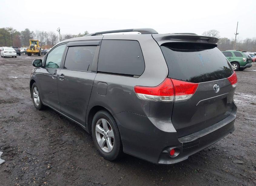 Photo 3 of 2014 Toyota Sienna LE V6 8 PASSENGER (VIN 5TDKK3DC5ES465323)