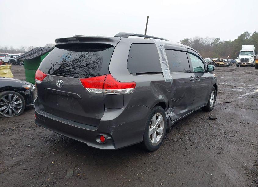 Photo 4 of 2014 Toyota Sienna LE V6 8 PASSENGER (VIN 5TDKK3DC5ES465323)