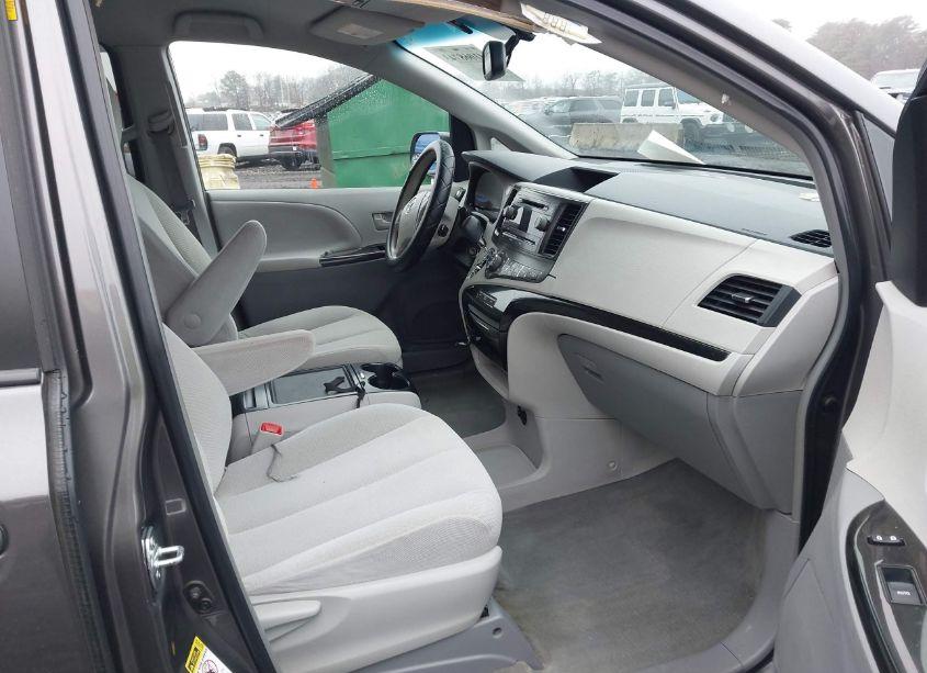 Photo 5 of 2014 Toyota Sienna LE V6 8 PASSENGER (VIN 5TDKK3DC5ES465323)