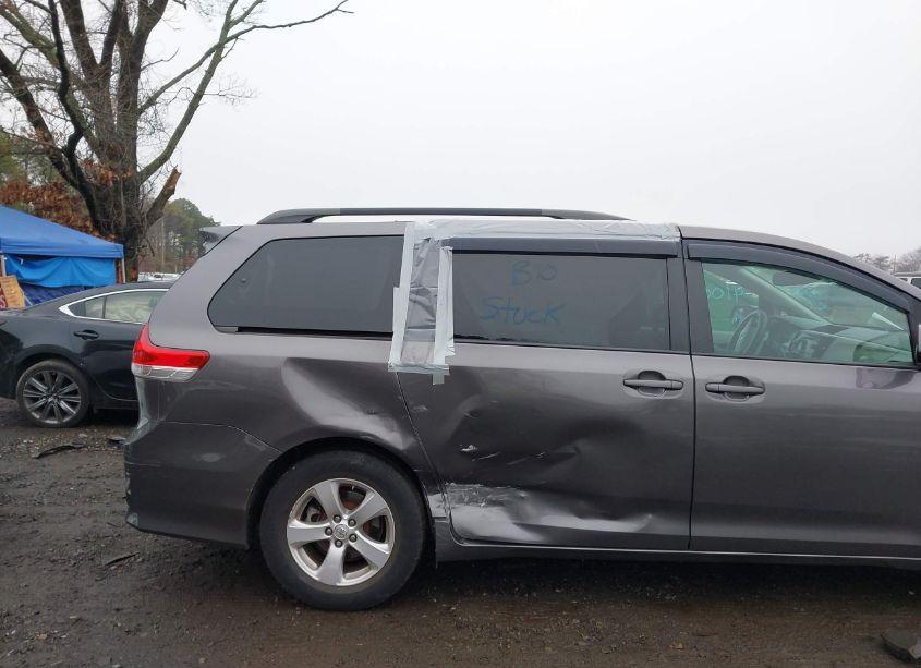 Photo 6 of 2014 Toyota Sienna LE V6 8 PASSENGER (VIN 5TDKK3DC5ES465323)