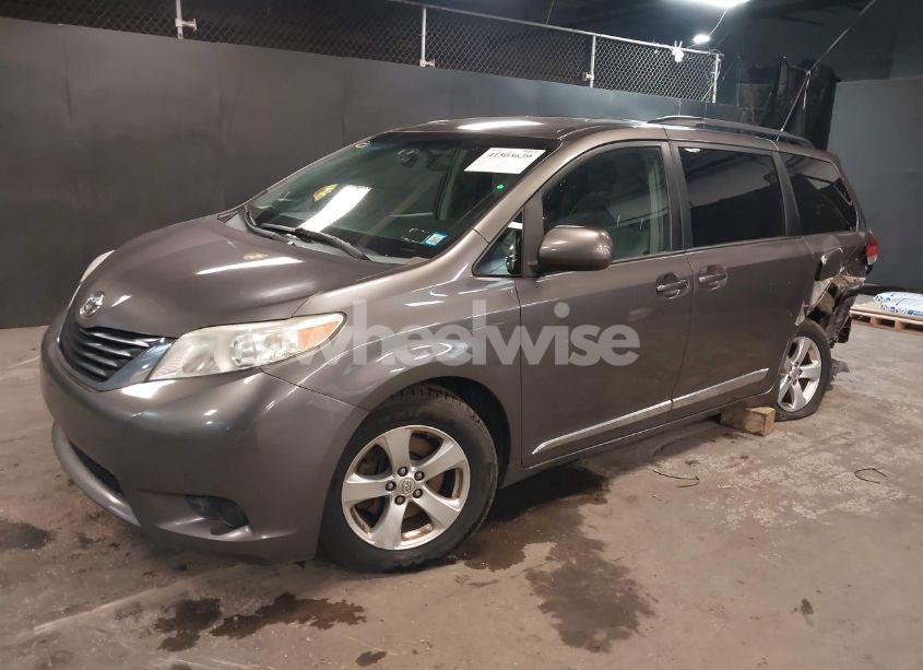 Photo 2 of 2014 Toyota Sienna LE V6 8 PASSENGER (VIN 5TDKK3DC5ES480677)