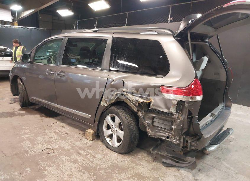 Photo 3 of 2014 Toyota Sienna LE V6 8 PASSENGER (VIN 5TDKK3DC5ES480677)