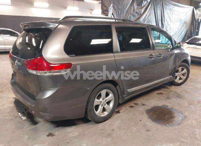 Photo 4 of 2014 Toyota Sienna LE V6 8 PASSENGER (VIN 5TDKK3DC5ES480677)