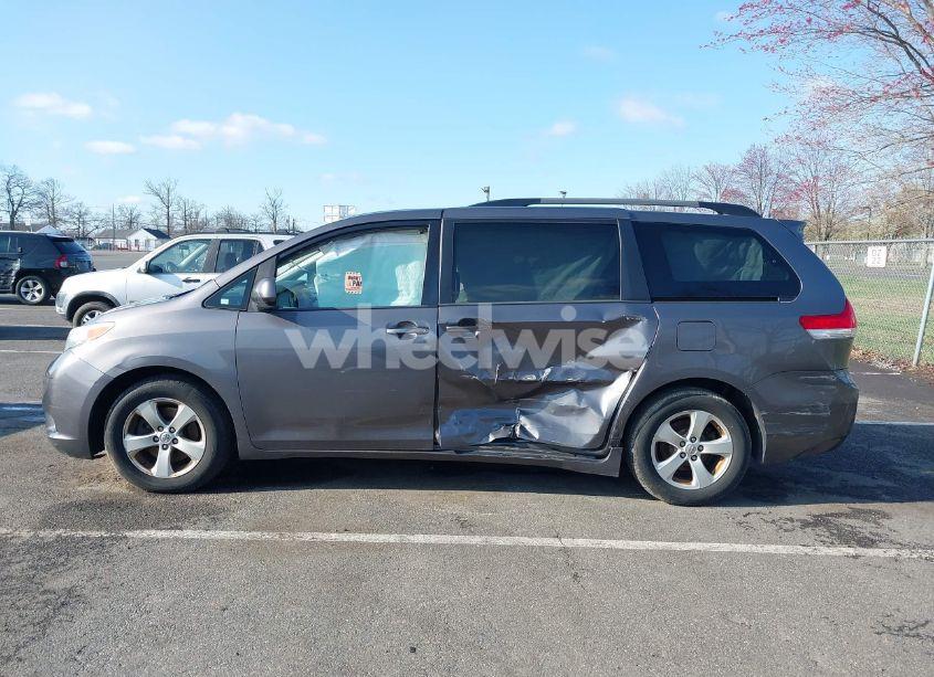 Photo 14 of 2014 Toyota Sienna LE V6 8 PASSENGER (VIN 5TDKK3DC5ES483532)